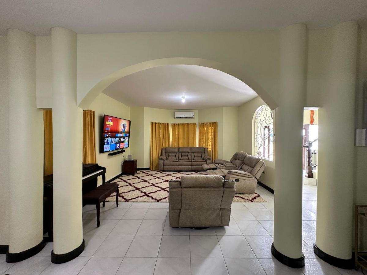 A Luxurious 4-bedroom Private With Games Room, Theatre & Modern Art