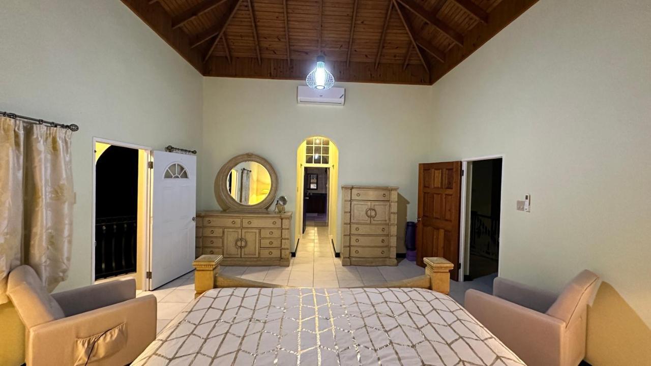 Pousada A Luxurious 4-bedroom Private With Games Room, Theatre & Modern Art