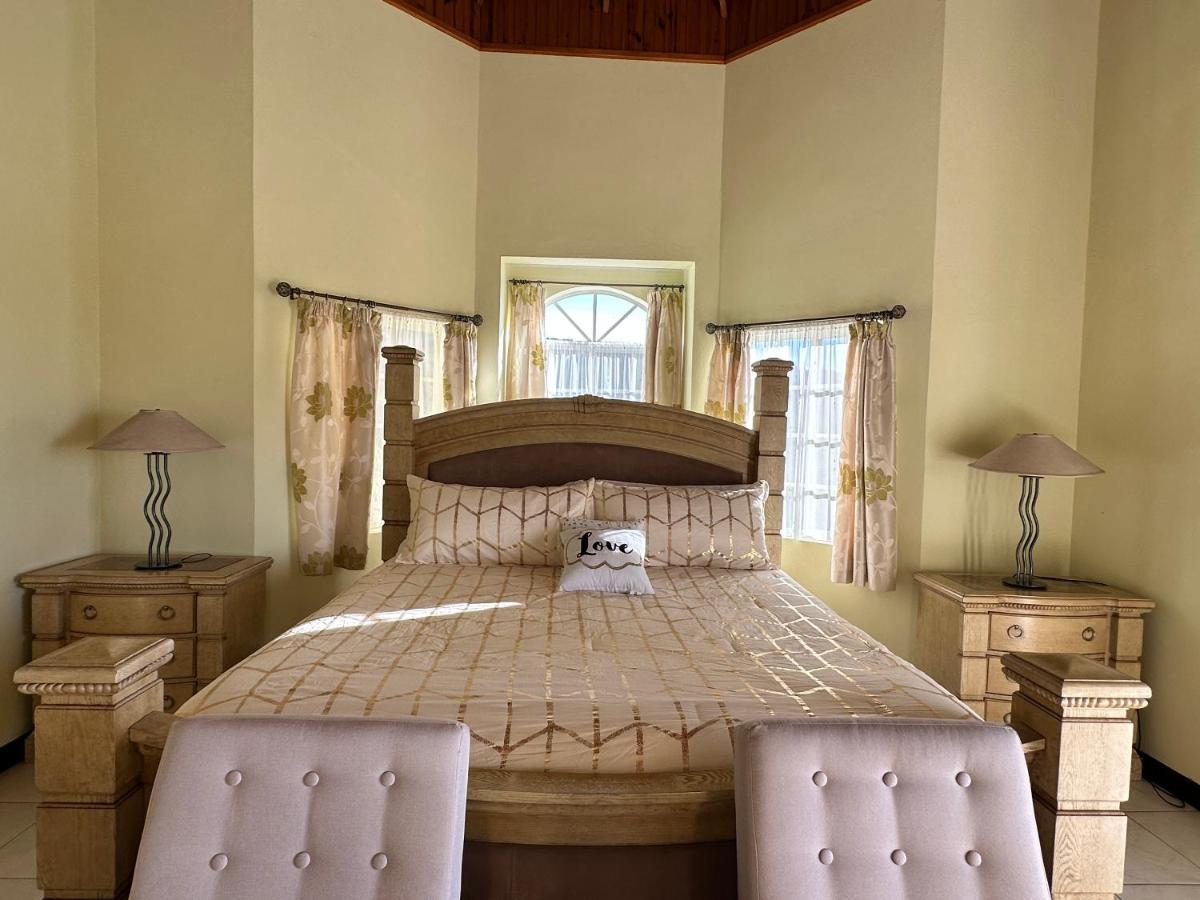 Pousada A Luxurious 4-bedroom Private With Games Room, Theatre & Modern Art *