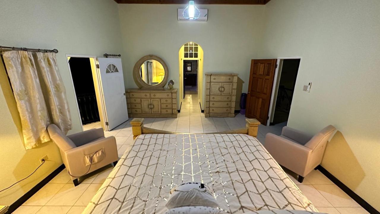 Pousada A Luxurious 4-bedroom Private With Games Room, Theatre & Modern Art