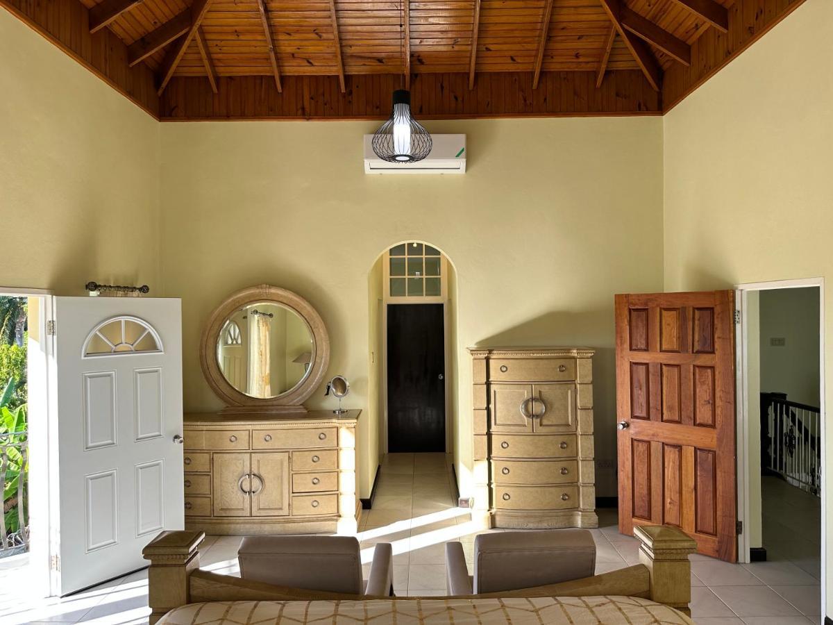 Pousada A Luxurious 4-bedroom Private With Games Room, Theatre & Modern Art *
