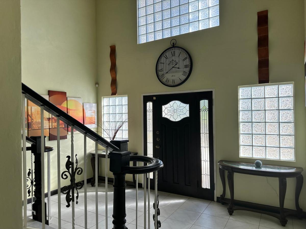 A Luxurious 4-bedroom Private With Games Room, Theatre & Modern Art *