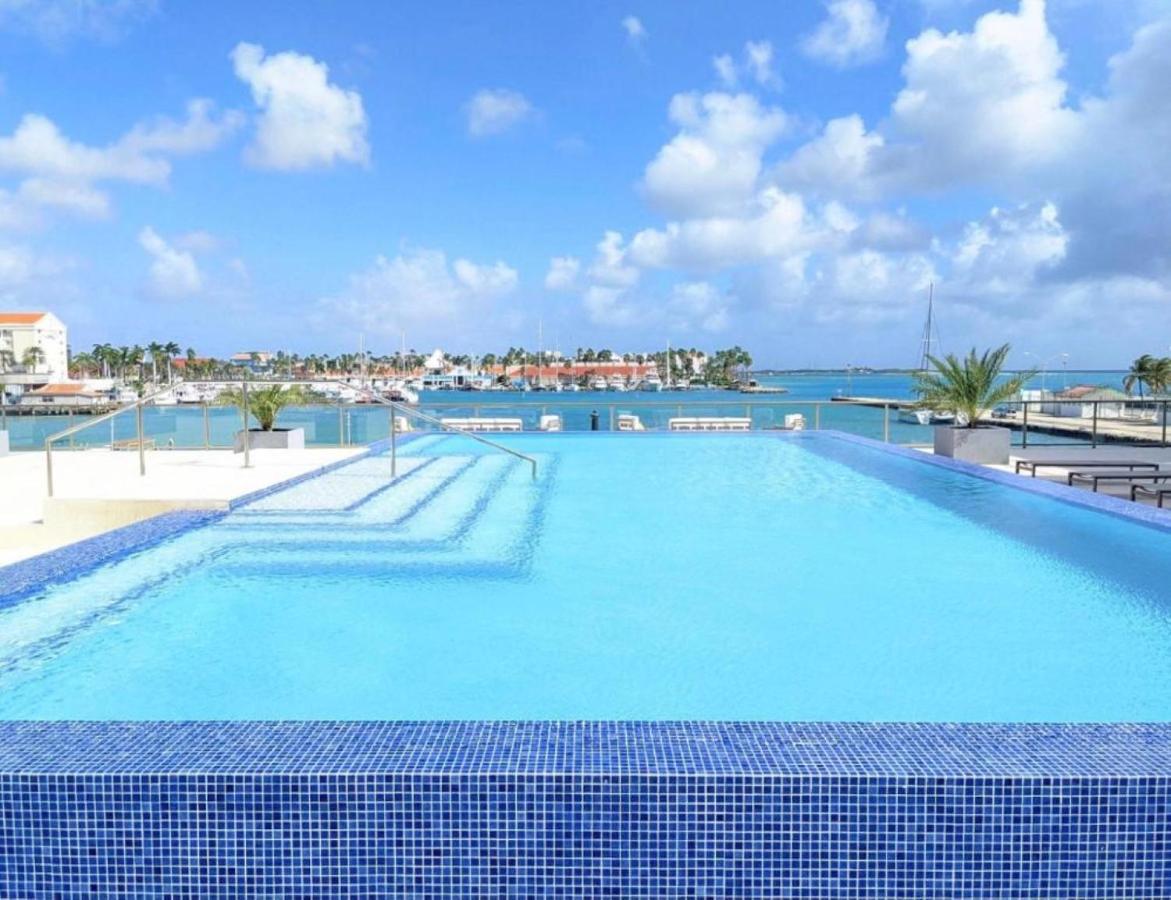 Stylish Luxury Condo, Location, Ocean View, Pool, Gym *