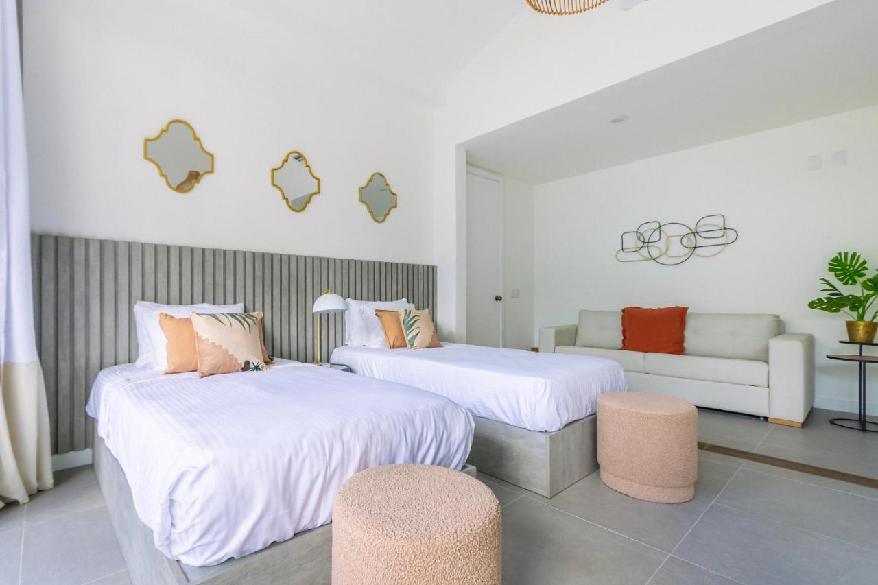 3 Bdrm 2 Bath With Private Pool- Azure Residences Villa Palm Beach