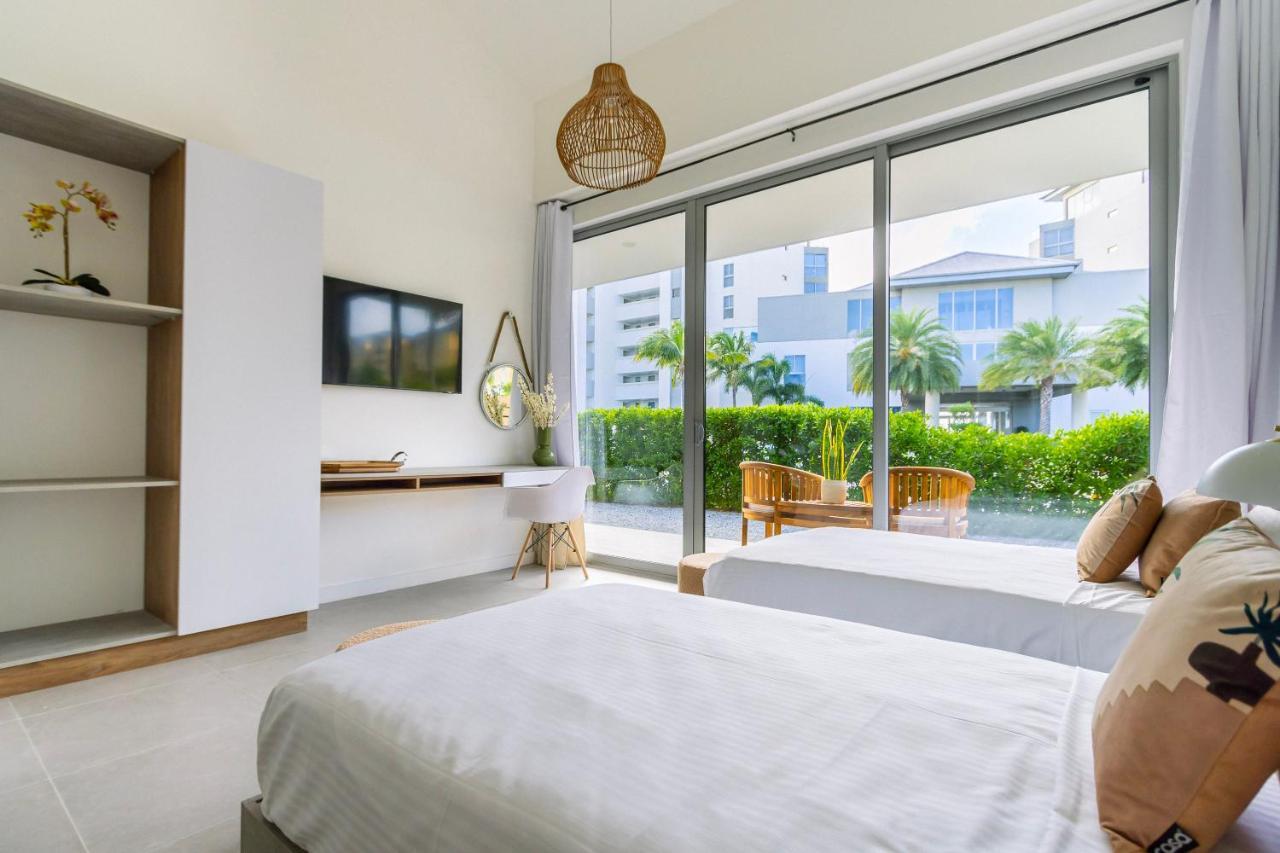 3 Bdrm 2 Bath With Private Pool- Azure Residences Villa Palm Beach