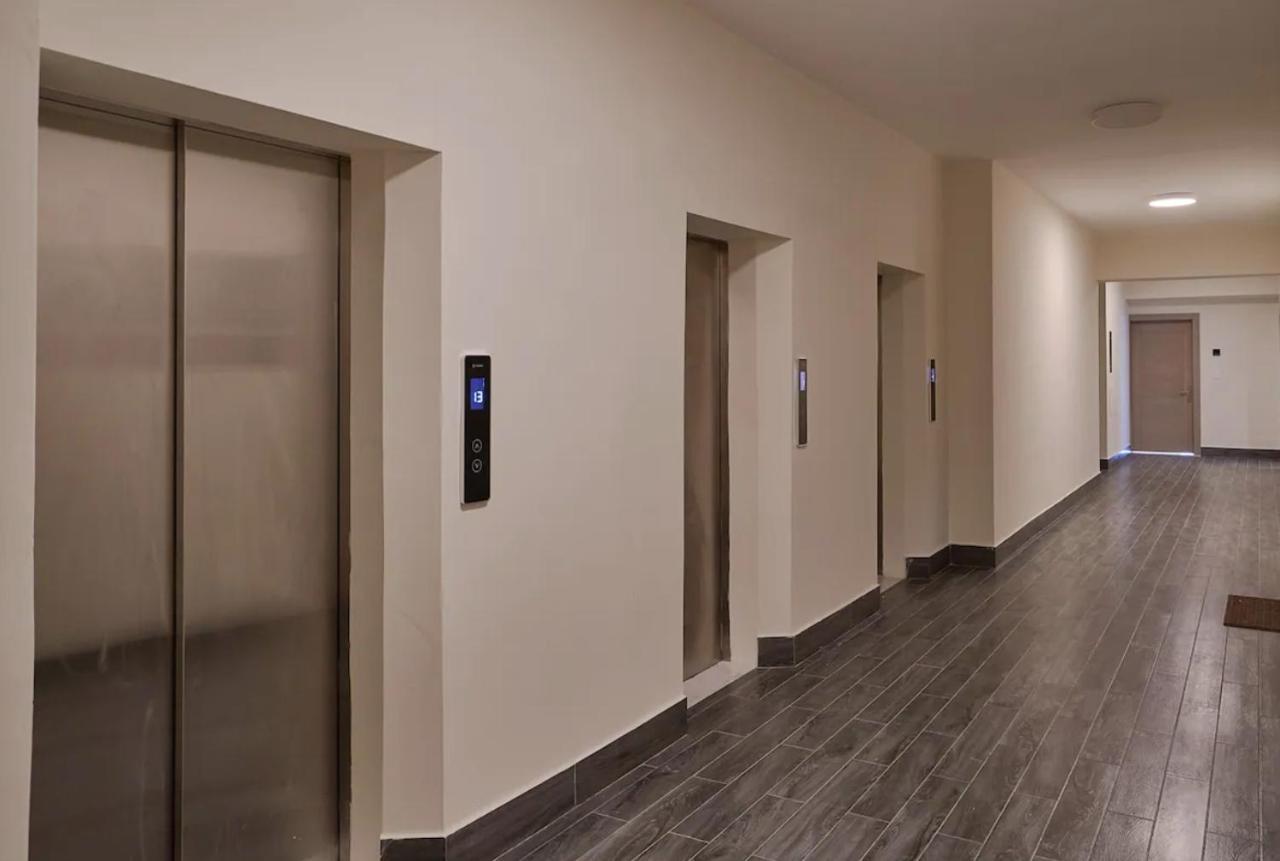 1br Luxury Jacuzzigym Mountains With Parking Lot