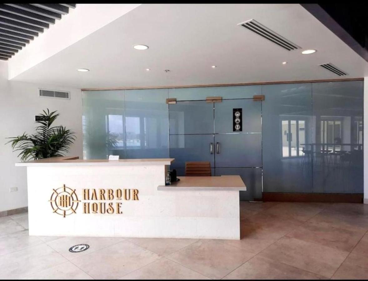 Stylish Luxury Condo, Location, Ocean View, Pool, Gym Apartment