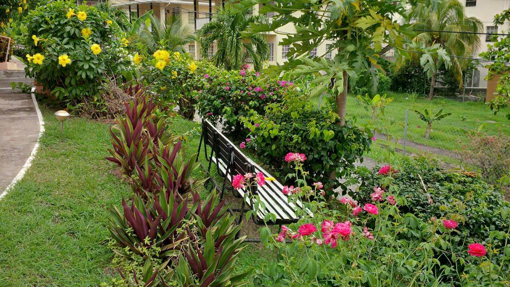 Bougainvillea Apartment *