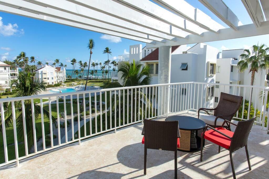 Pristine 4br Beachfront Getaway With Pool & Rooftop Apartamento