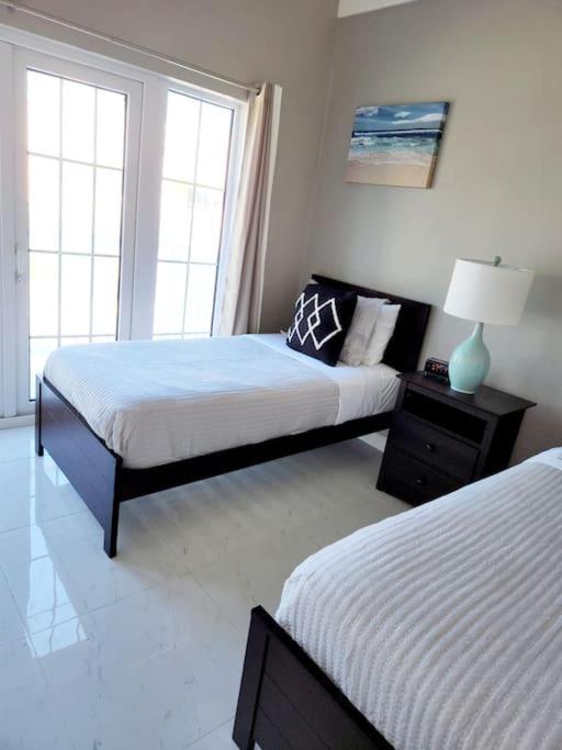 Brand New Luxurious Townhouse In Holiday home Negril