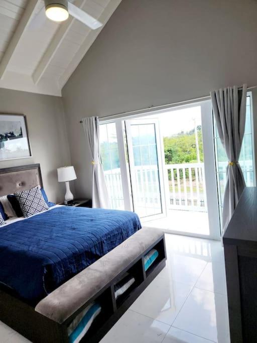 Holiday home Brand New Luxurious Townhouse In