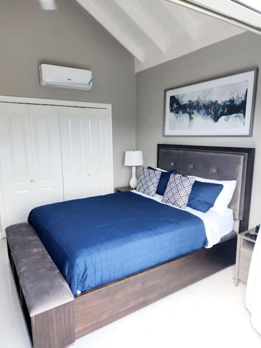 Holiday home Brand New Luxurious Townhouse In