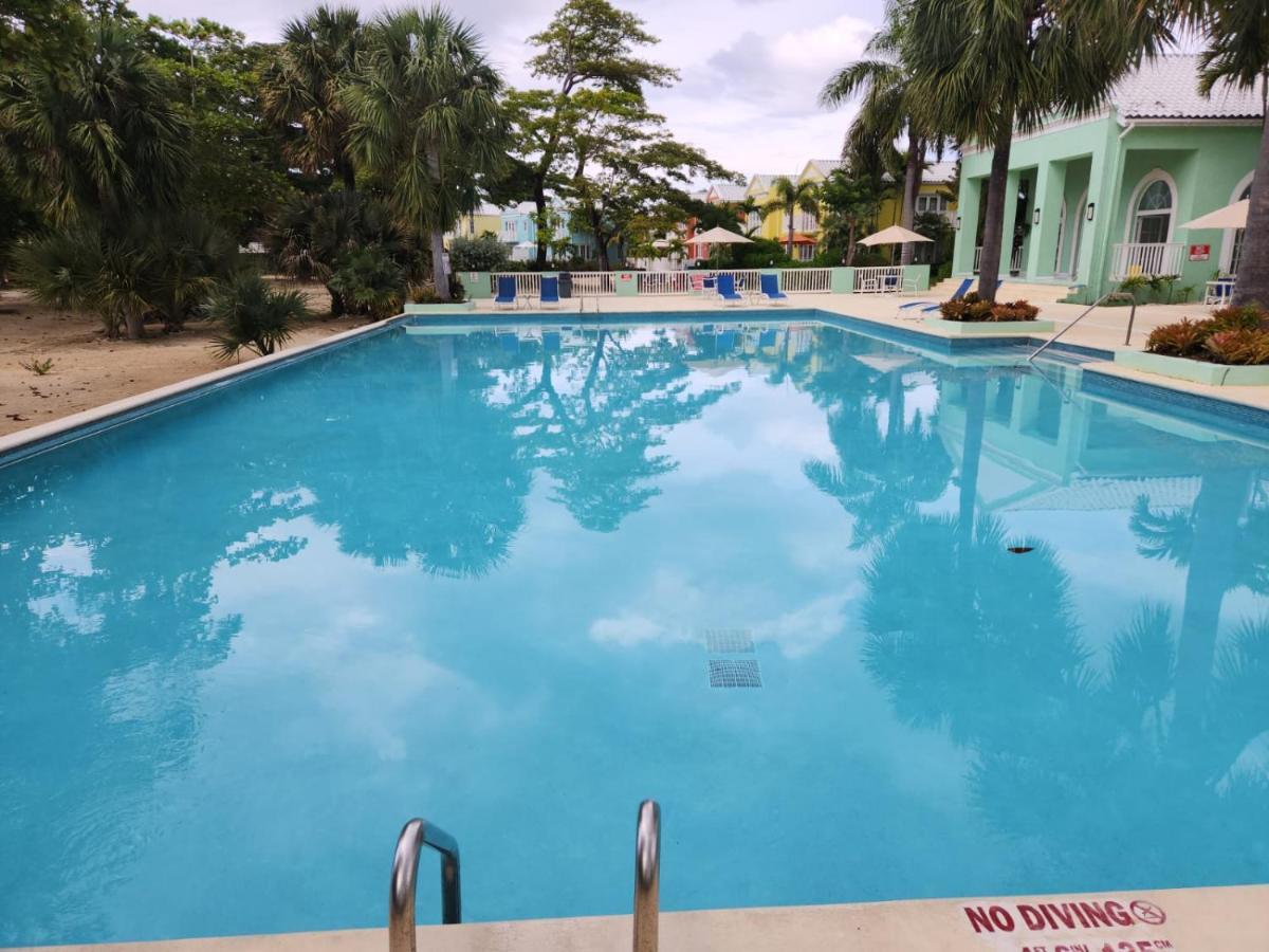 Holiday home Brand New Luxurious Townhouse In