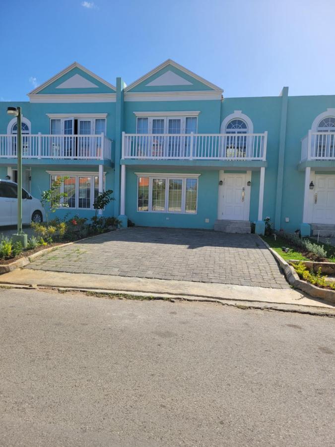 Holiday home Brand New Luxurious Townhouse In