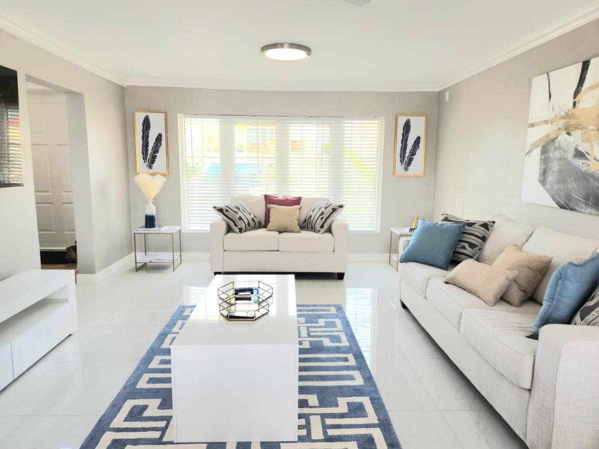 Brand New Luxurious Townhouse In Holiday home *