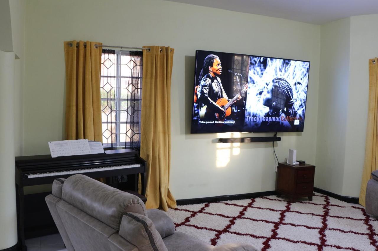 Pousada A Luxurious 4-bedroom Private With Games Room, Theatre & Modern Art *