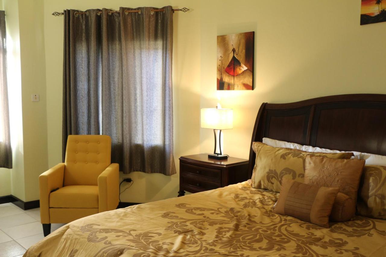 A Luxurious 4-bedroom Private With Games Room, Theatre & Modern Art Pousada