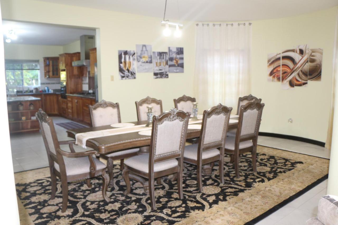 A Luxurious 4-bedroom Private With Games Room, Theatre & Modern Art * Montego Bay