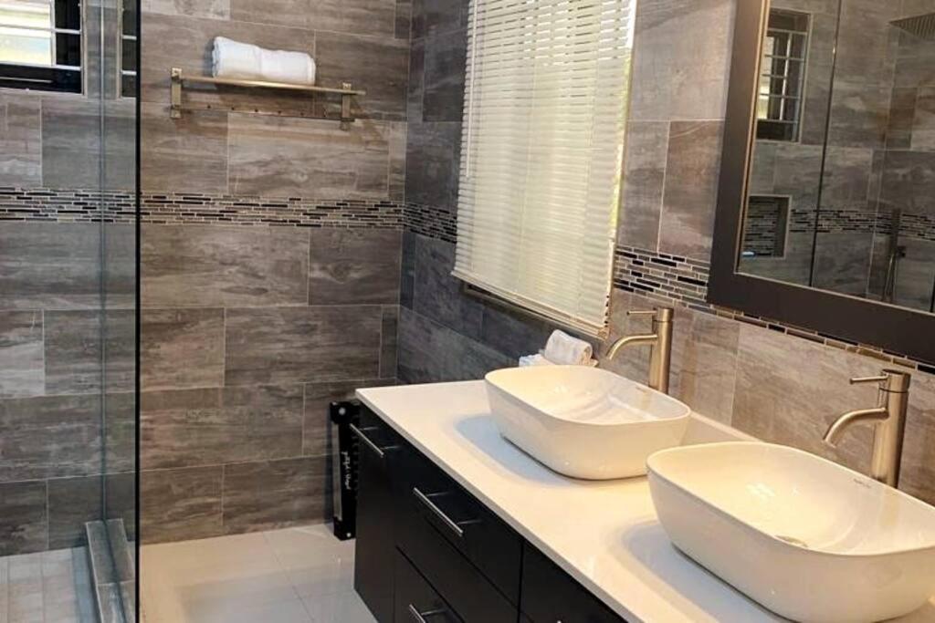 Holiday home Luxurious Royale- 5 Min Drive To *
