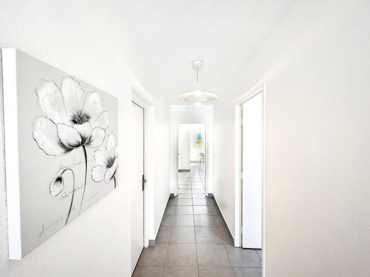 Kokonut Sea View With Pool On Beach, Central, Private Parking Apartment *