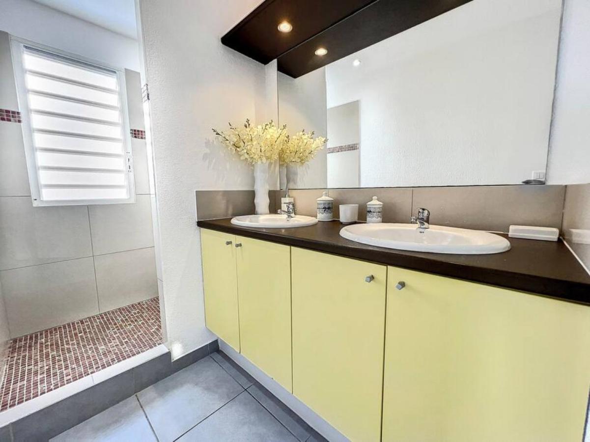 Kokonut Sea View With Pool On Beach, Central, Private Parking Apartment *