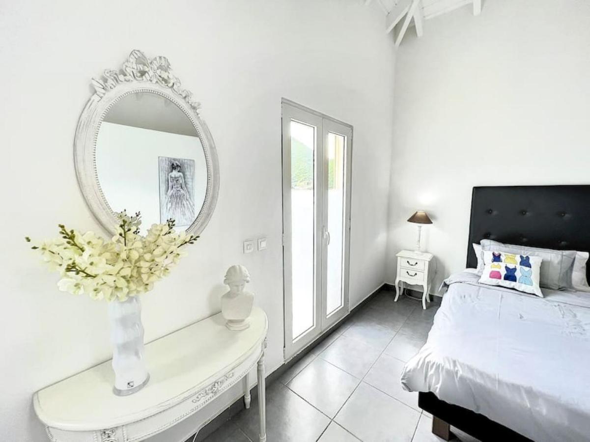Kokonut Sea View With Pool On Beach, Central, Private Parking Apartment