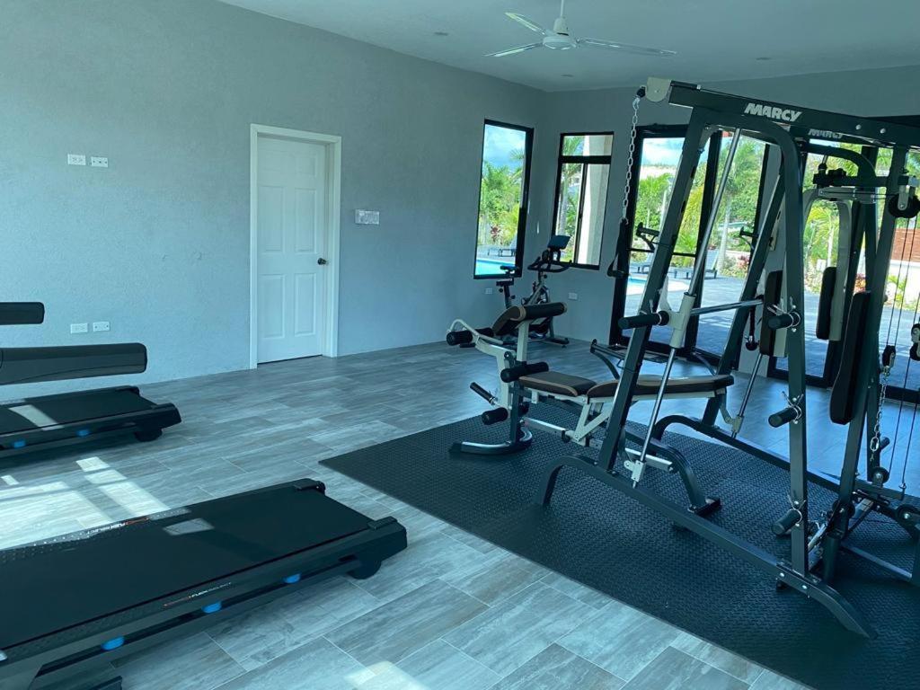 Luxurious Royale- 5 Min Drive To