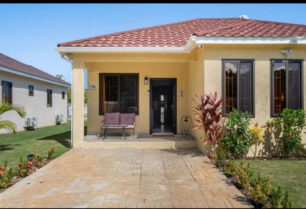 Holiday home Luxurious Royale- 5 Min Drive To