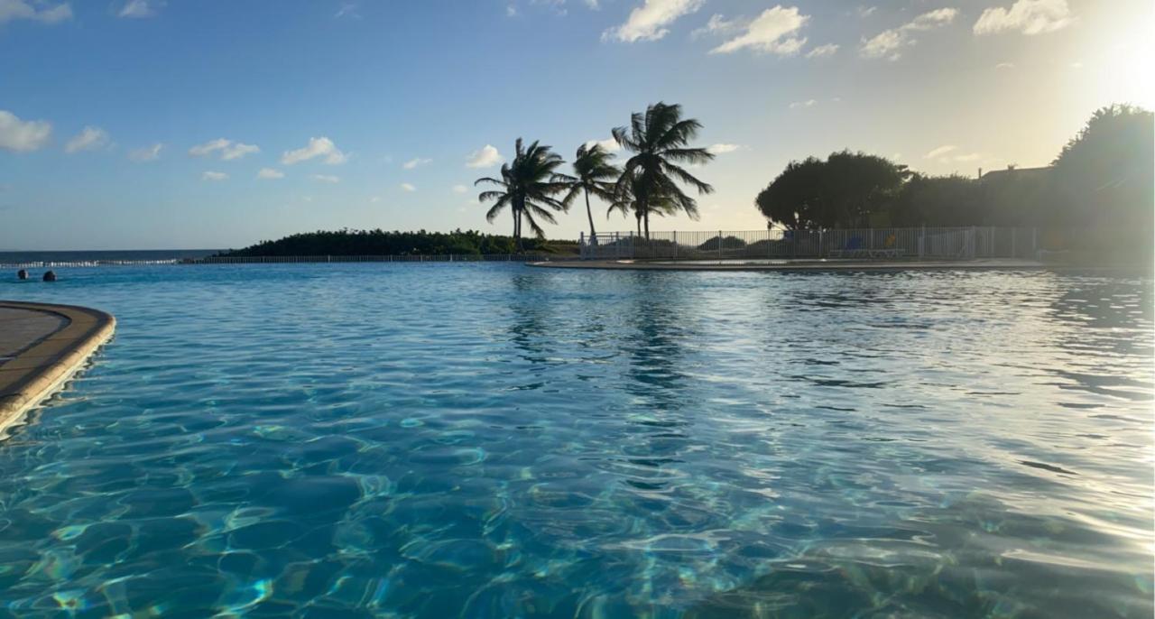 Ti.maanga Vue Pieds Dans L'eau *