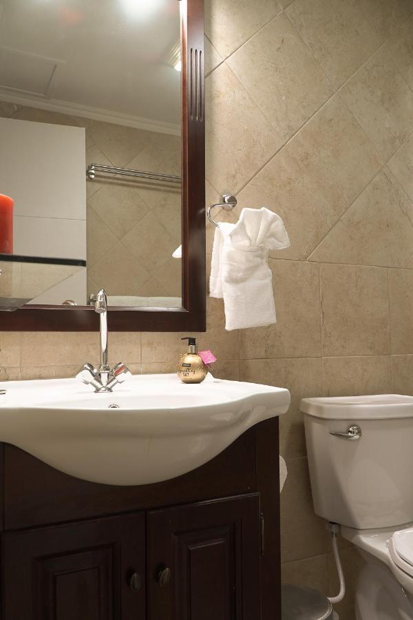 Incredible House In Gold Coast With Private Jacuzzi New Remodeling * Palm Beach