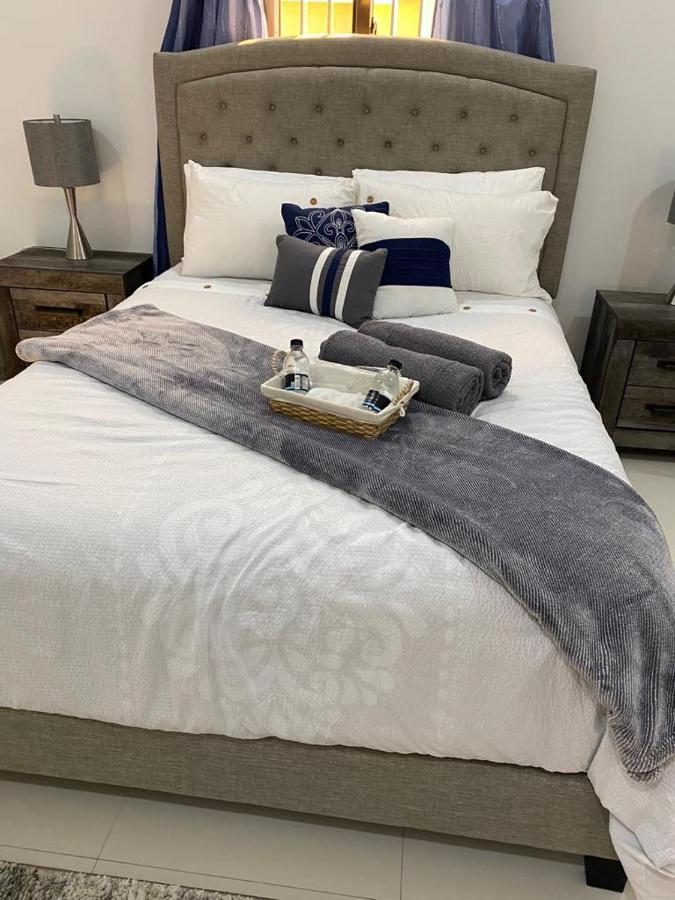 Luxurious Royale- 5 Min Drive To