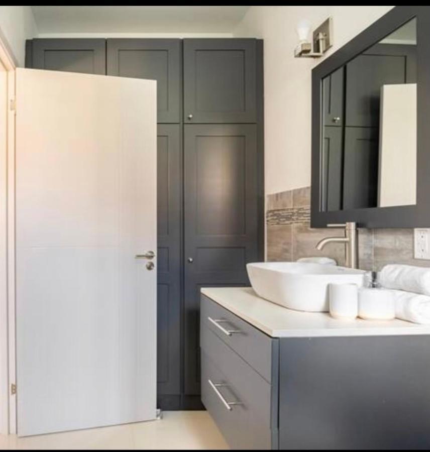 Holiday home Luxurious Royale- 5 Min Drive To