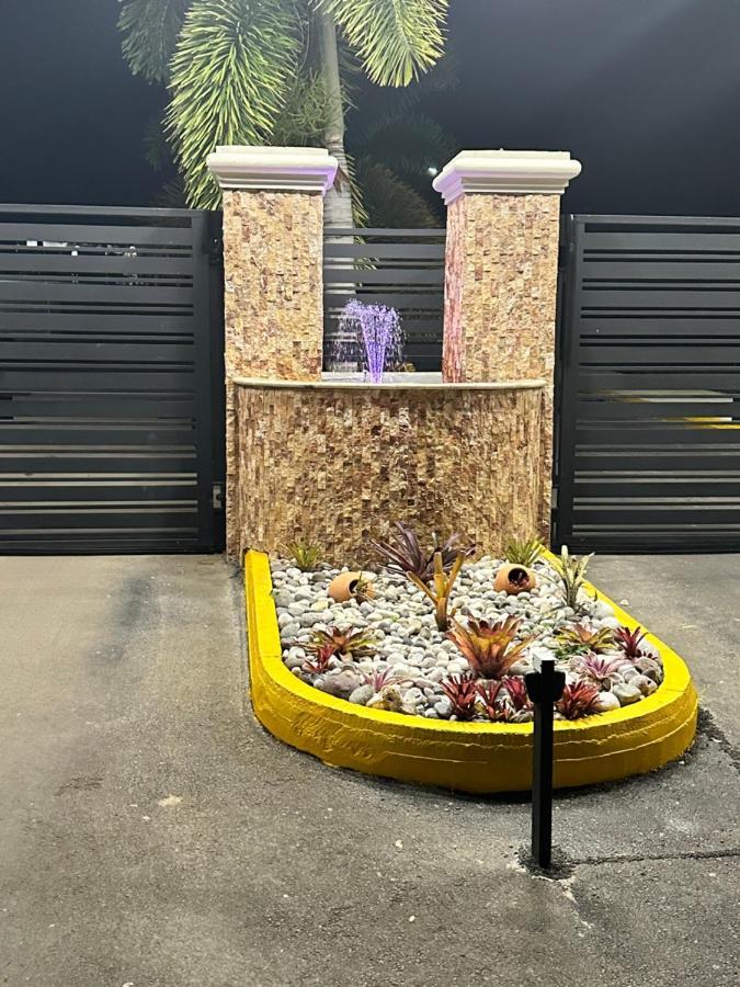 Luxurious Royale- 5 Min Drive To Holiday home
