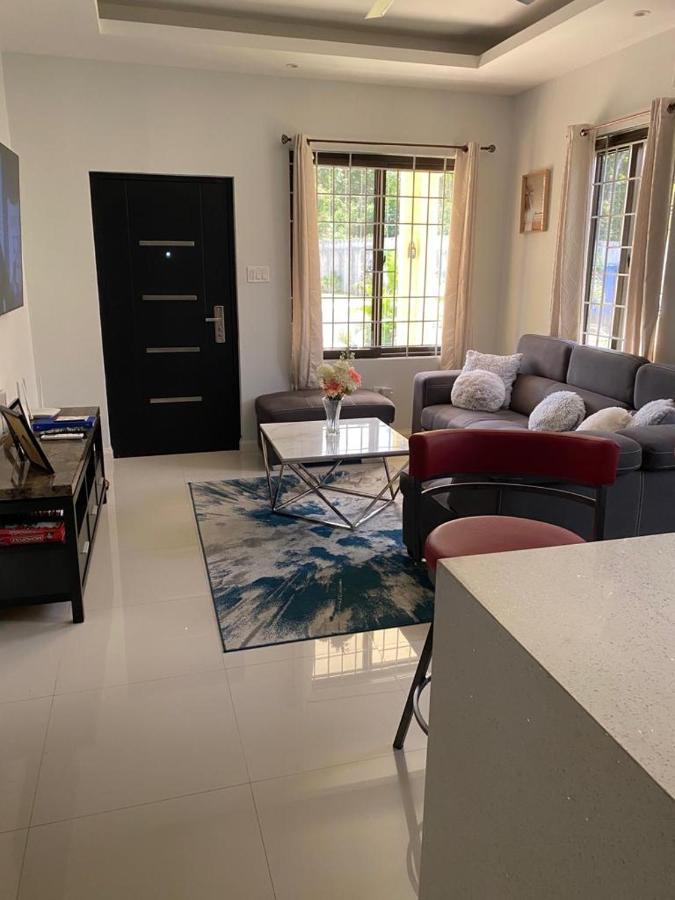 Luxurious Royale- 5 Min Drive To Holiday home *