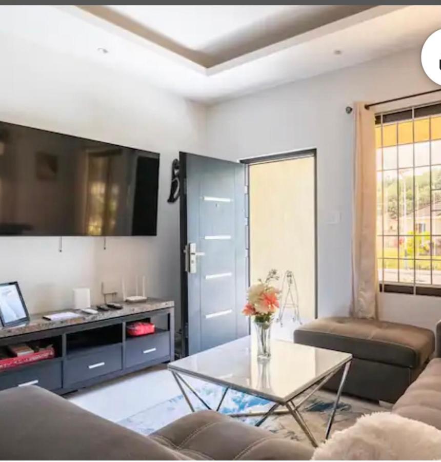 Holiday home Luxurious Royale- 5 Min Drive To