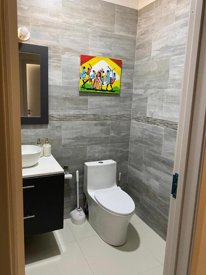 Luxurious Royale- 5 Min Drive To *