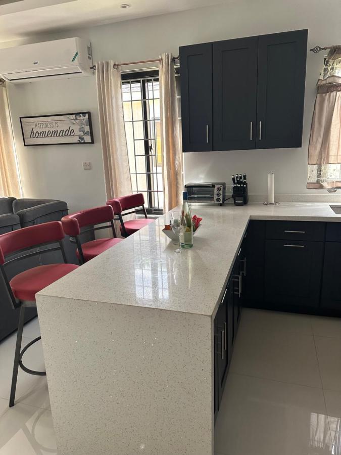 Luxurious Royale- 5 Min Drive To Holiday home