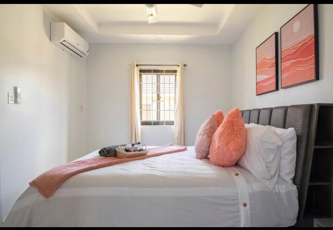 Luxurious Royale- 5 Min Drive To