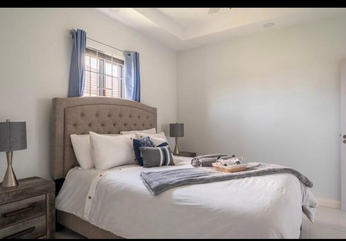 Holiday home Luxurious Royale- 5 Min Drive To