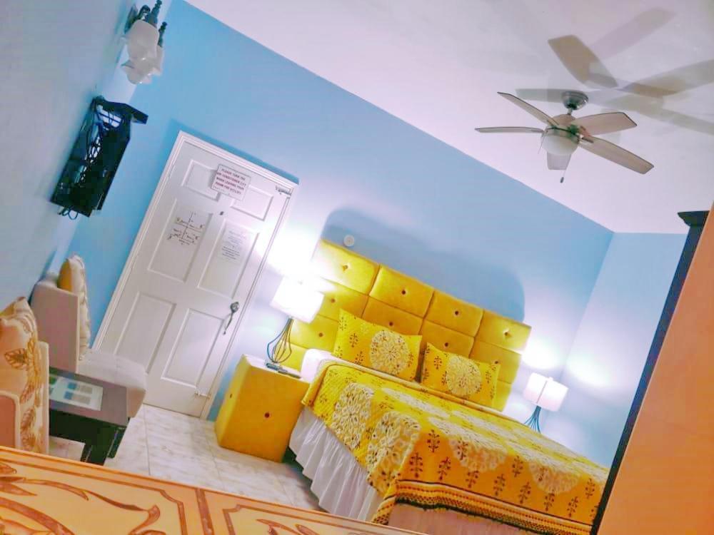 Dela De-rose Jamaica Guest house *