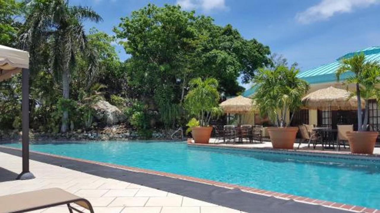 Aparthotel Flamboyan On The Bay & 3*