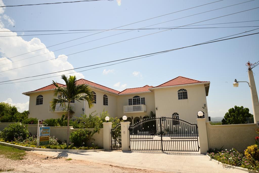 Retreat Guest house 4*
