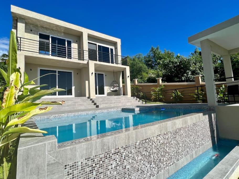 The Indianna ~ Luxury Pool & * Whitehouse