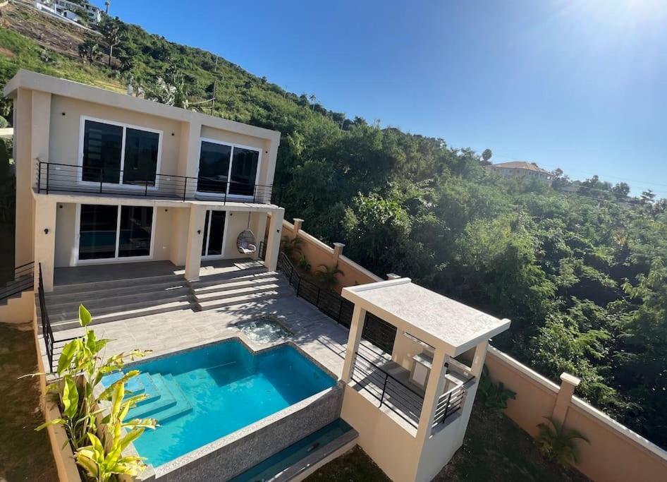The Indianna ~ Luxury Pool & * Whitehouse