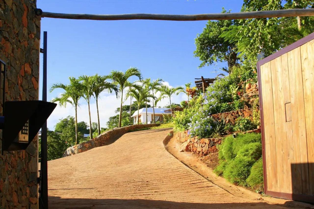 Villa Propiedad De Alto Standing Con Vista Al Mar, Piscina, Tenis, Hasta 12 Personas