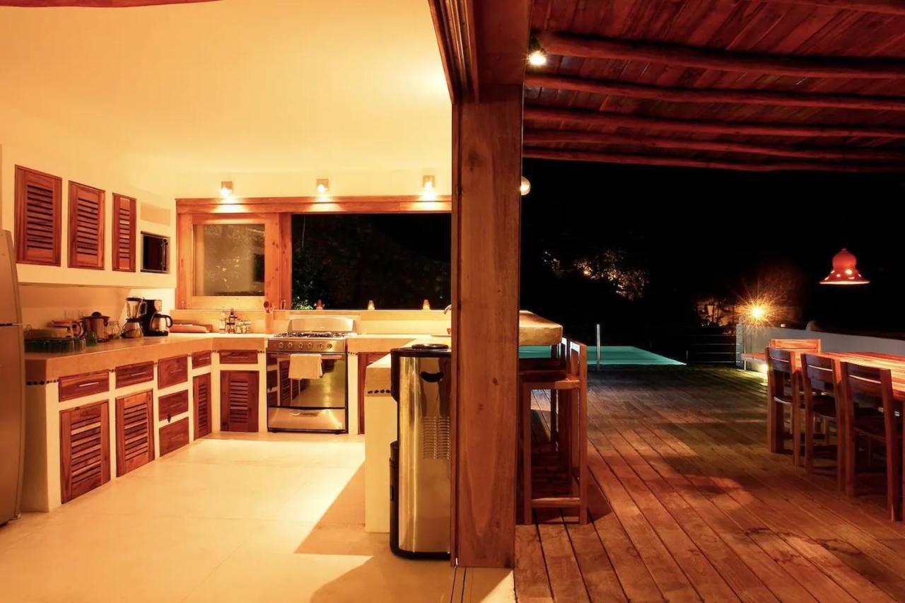 Propiedad De Alto Standing Con Vista Al Mar, Piscina, Tenis, Hasta 12 Personas