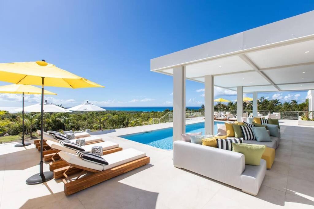 Villa Luxurious Solis Breathtaking 7-br Oceanview Retreat In Prestigious Gated Community
