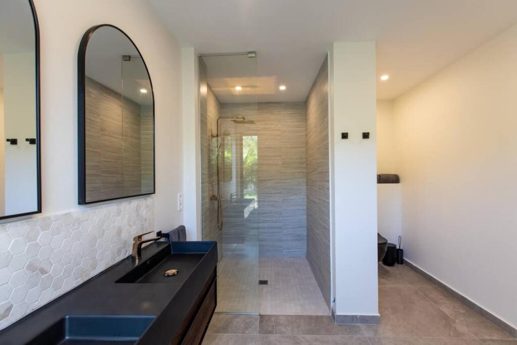 Luxurious Solis Breathtaking 7-br Oceanview Retreat In Prestigious Gated Community