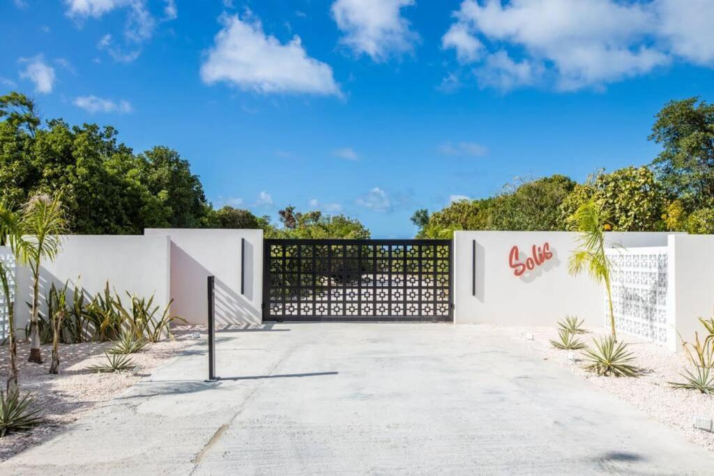 Luxurious Solis Breathtaking 7-br Oceanview Retreat In Prestigious Gated Community Villa