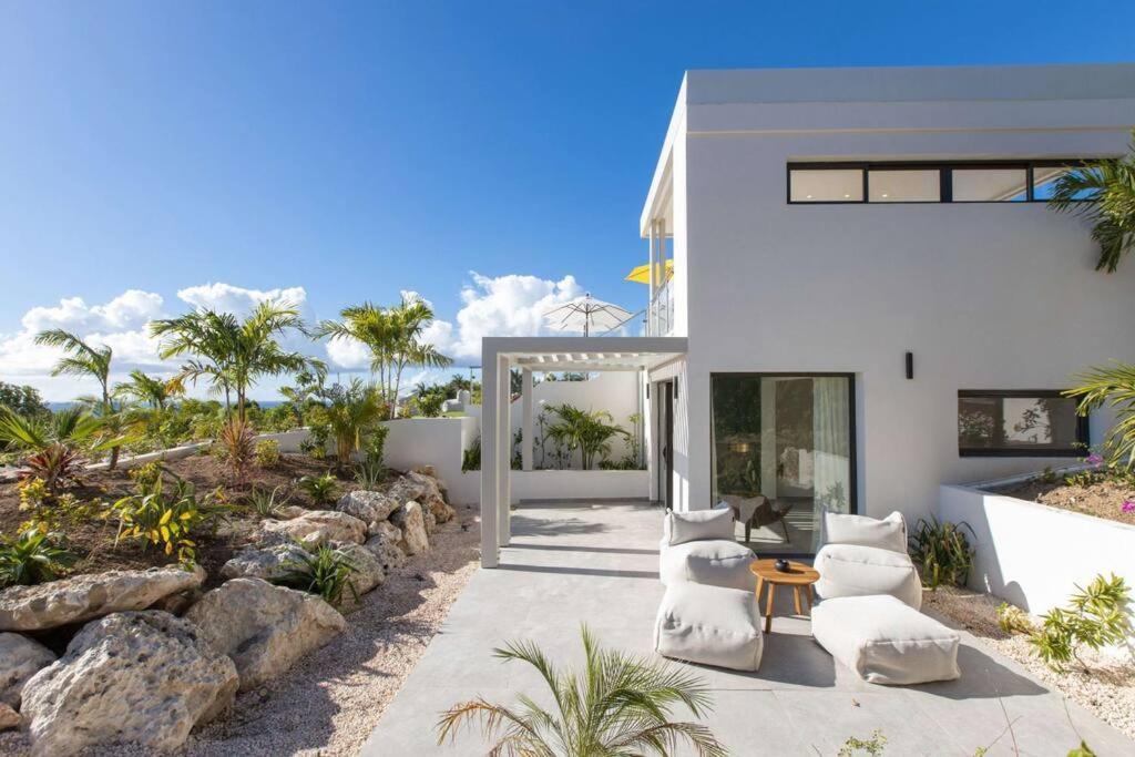 Villa Luxurious Solis Breathtaking 7-br Oceanview Retreat In Prestigious Gated Community Les Terres Basses